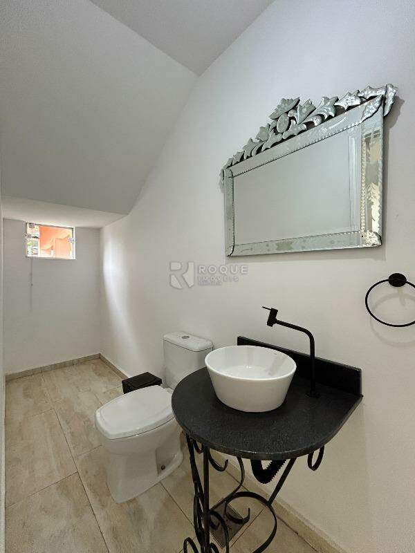 Casa em condomínio à venda no bairro Residencial Ilha de Bali: Lavabo