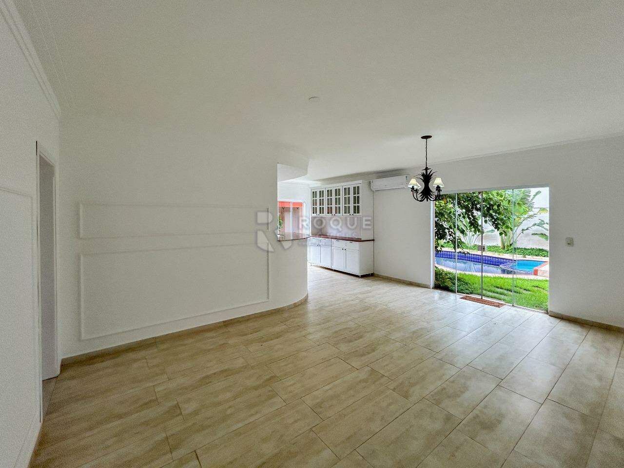 Casa em condomínio à venda no bairro Residencial Ilha de Bali: Sala de jantar