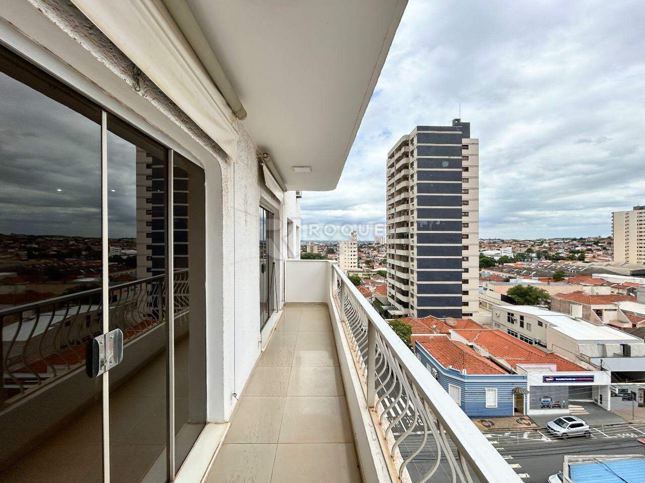 Apartamento à venda no bairro Centro: Sacada