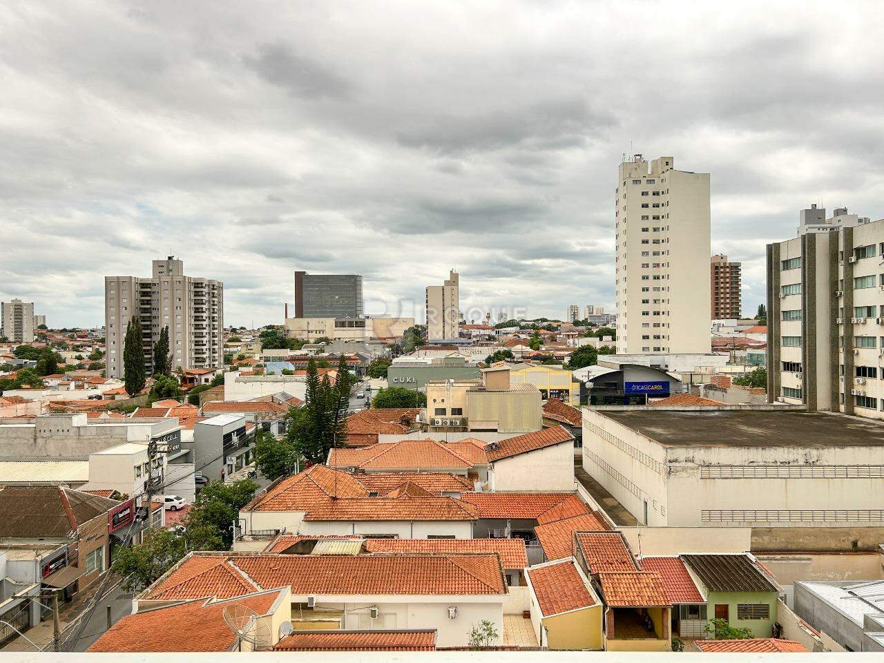 Apartamento à venda no bairro Centro: Sacada