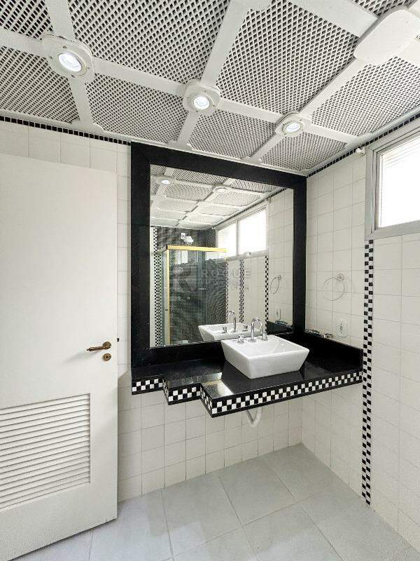 Apartamento à venda no bairro Centro: WC social
