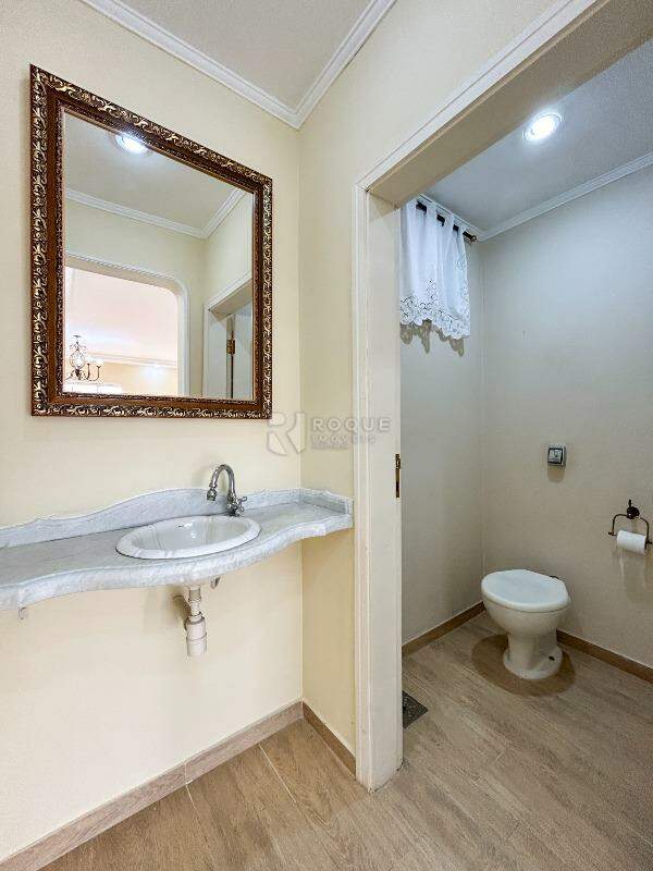 Apartamento à venda no bairro Centro: Lavabo