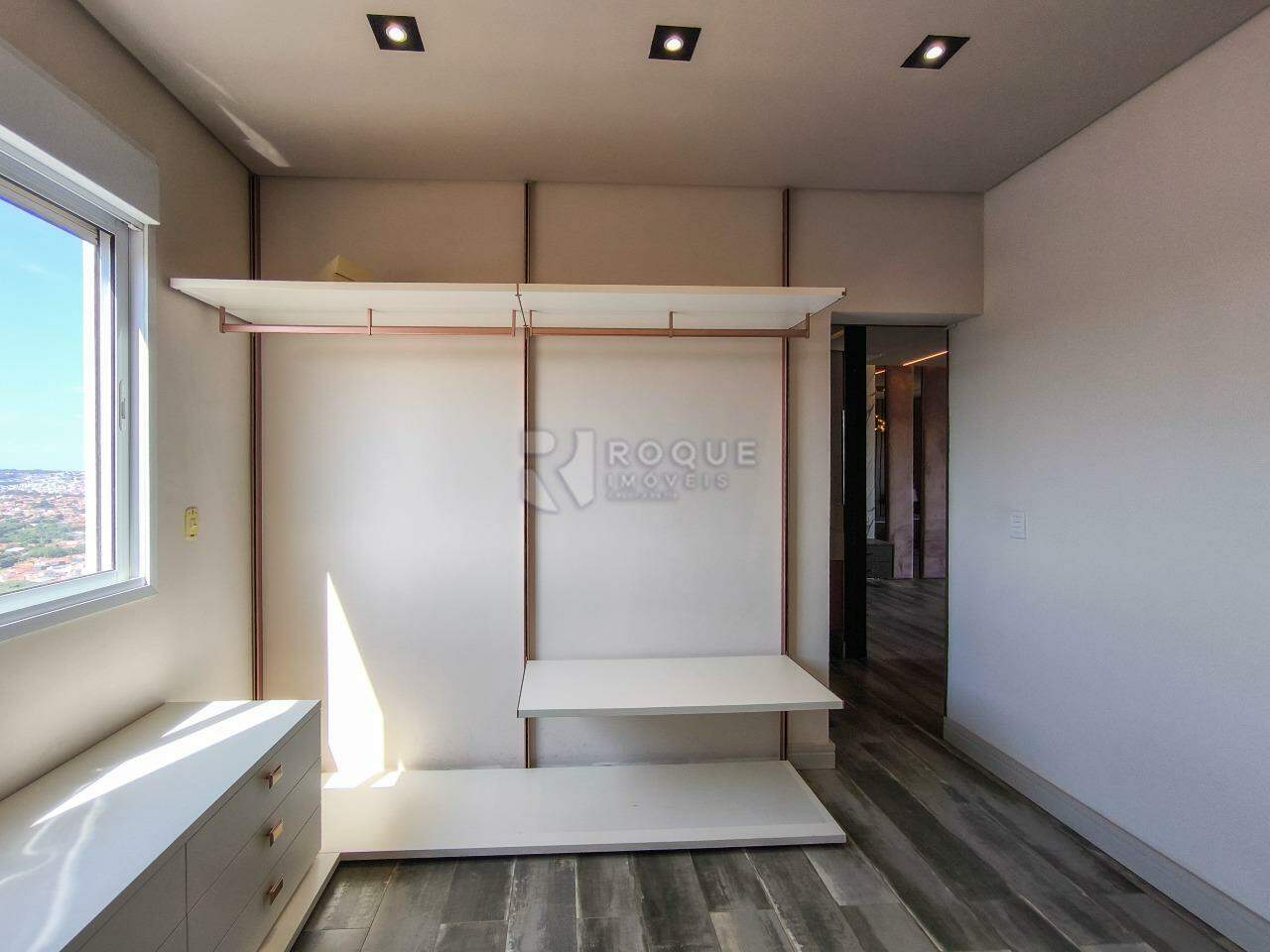 Apartamento à venda no bairro Jardim Aquárius: CLOSET SUÍTE MASTER