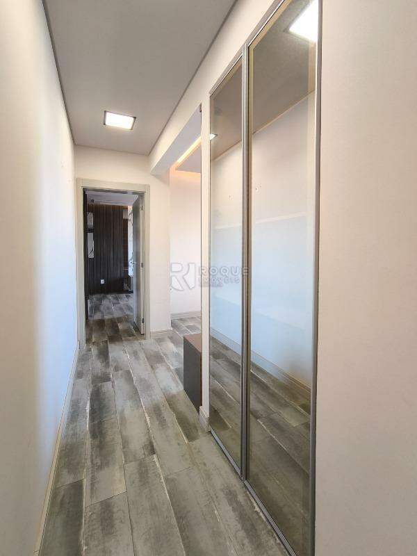 Apartamento à venda no bairro Jardim Aquárius: ROUPEIRO
