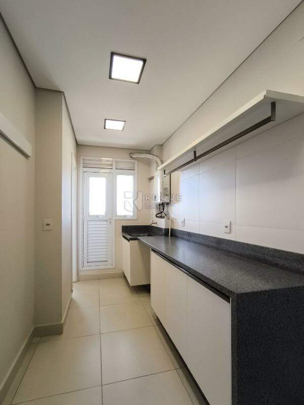 Apartamento à venda no bairro Jardim Aquárius: ÁREA DE SERVIÇO