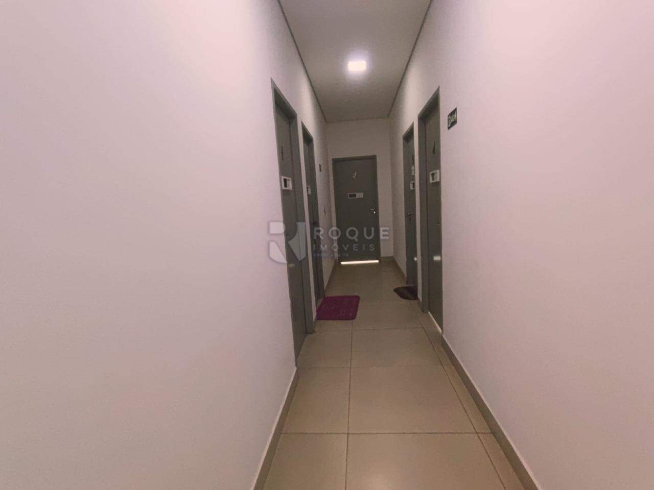Salas/Conjuntos para aluguel no bairro Chácaras Antonieta: Hall