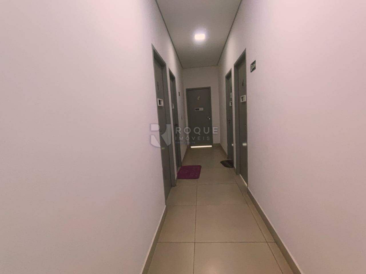 Salas/Conjuntos para aluguel no bairro Chácaras Antonieta: Hall