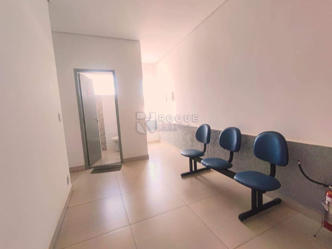Salas/Conjuntos para aluguel no bairro Chácaras Antonieta: Hall