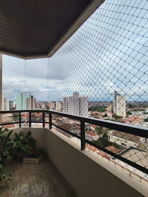 Apartamento à venda no bairro Centro: Sacada