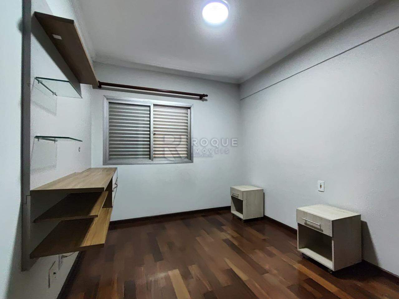 Apartamento à venda no bairro Centro: Dormitório 02