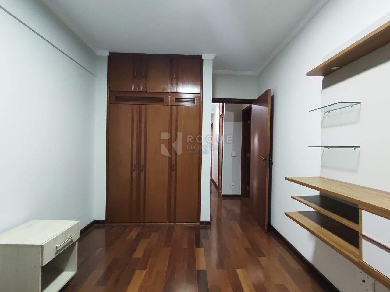 Apartamento à venda no bairro Centro: Dormitório 02
