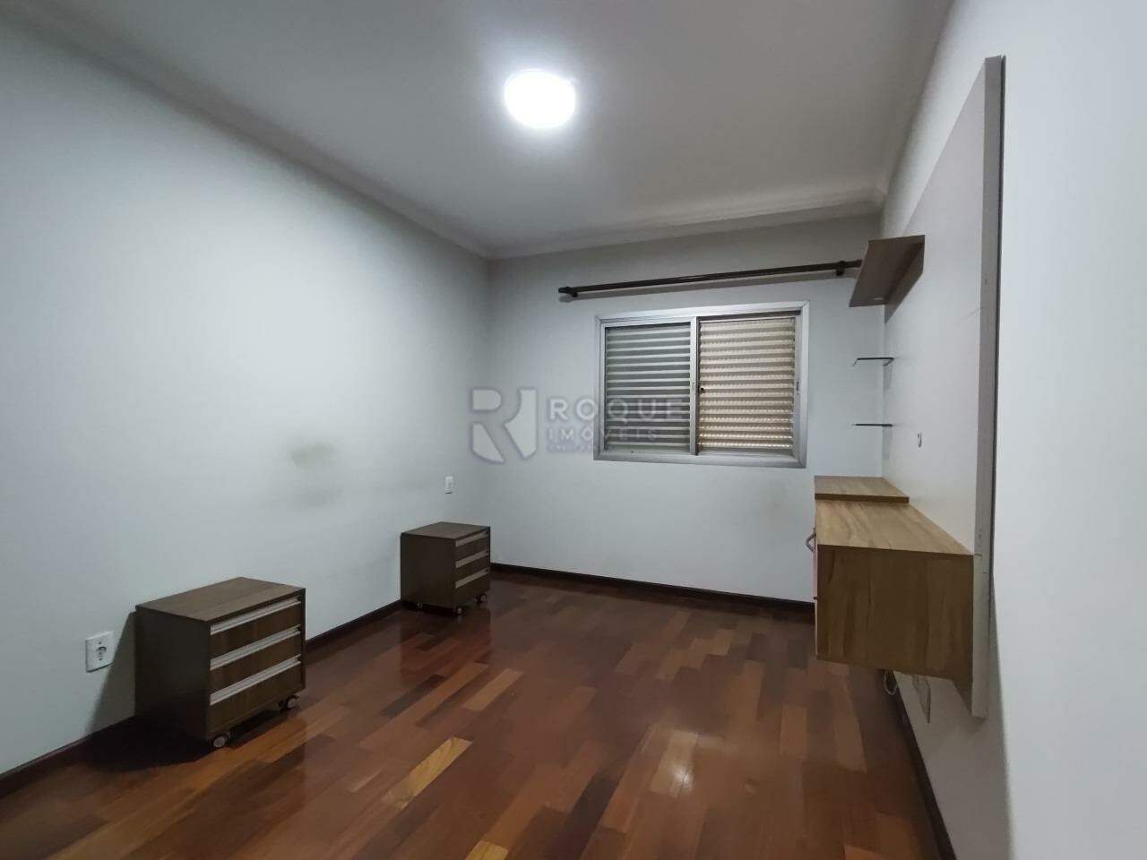 Apartamento à venda no bairro Centro: Dormitório 03