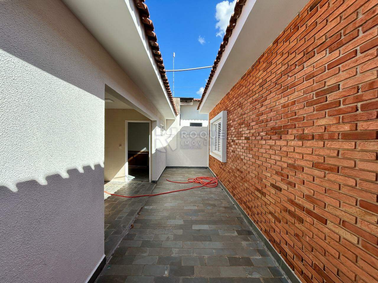 Casa Residencial para aluguel no bairro Vila Claudia: Fundo