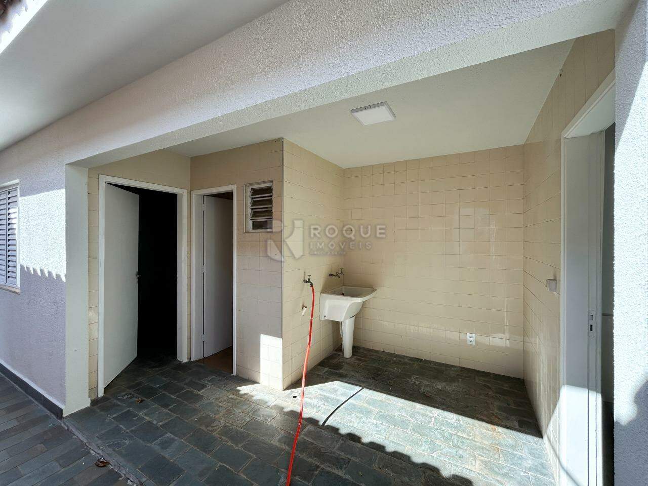 Casa Residencial para aluguel no bairro Vila Claudia: Área de serviço