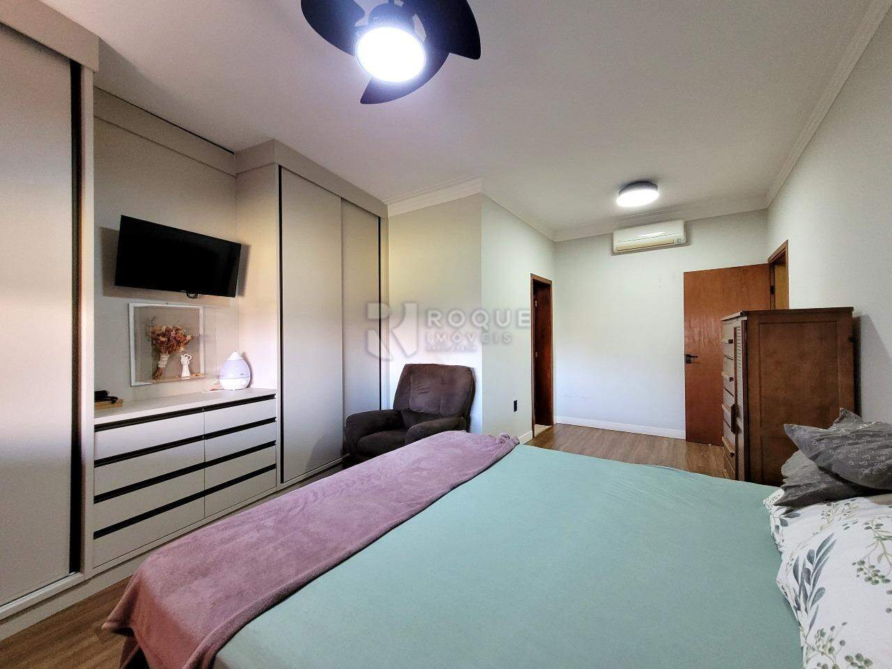 Casa Residencial à venda no bairro Jardim Canaa: Suíte