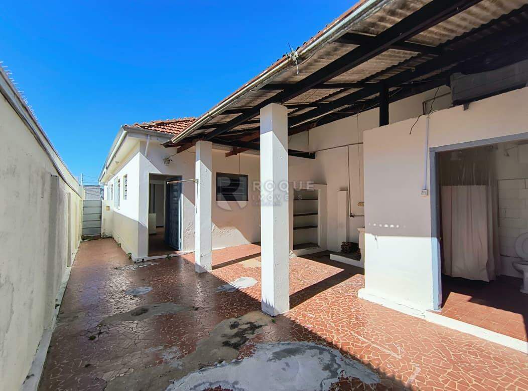 Casa Residencial para aluguel no bairro Centro: Fundos