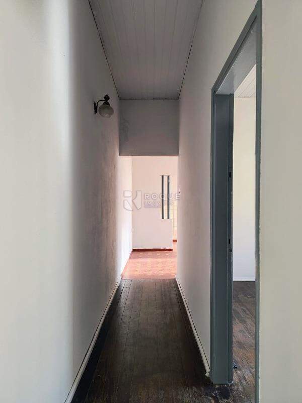 Casa Residencial para aluguel no bairro Centro: Corredor