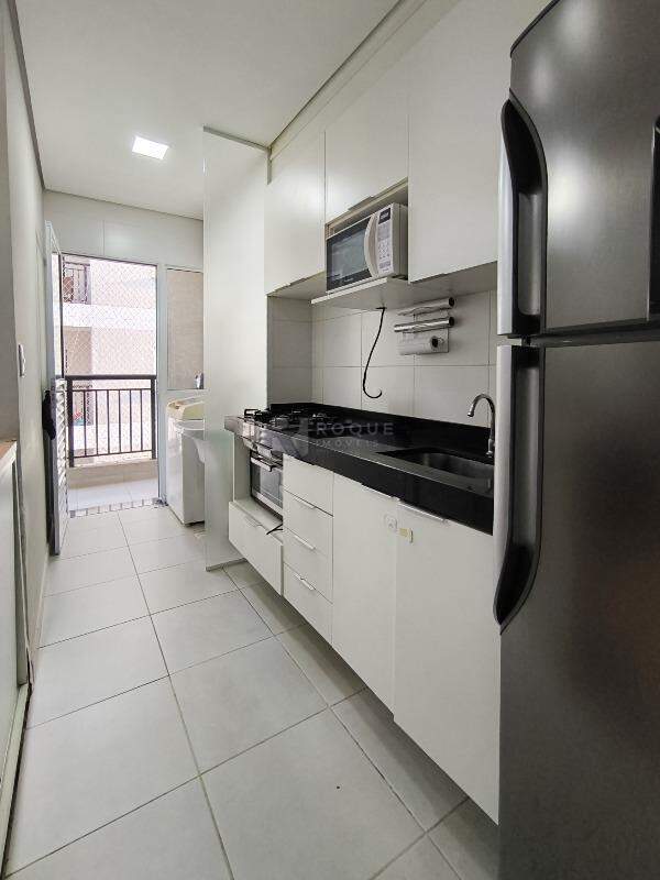 Apartamento à venda no bairro Chácaras Antonieta: COZINHA