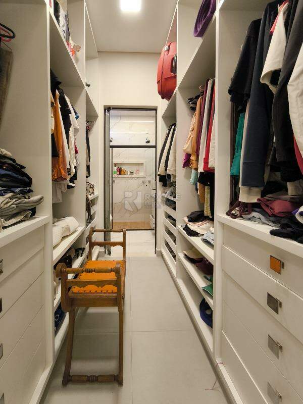 Casa Residencial à venda no bairro Terras de São Bento I: CLOSET SUÍTE 1