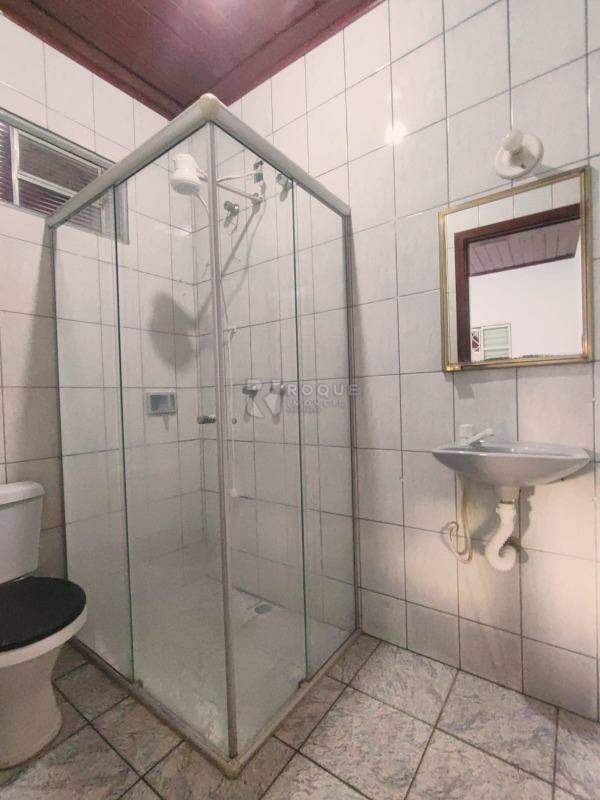 Casa Residencial para aluguel no bairro Jardim Residencial Dona Santina Paroli Peccinini: WC suíte