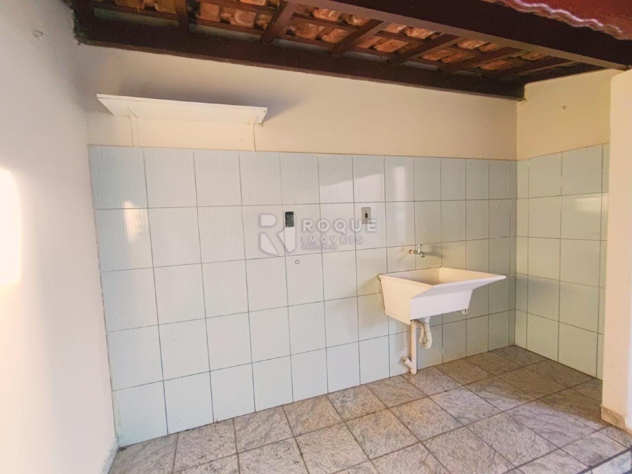 Casa Residencial para aluguel no bairro Jardim Residencial Dona Santina Paroli Peccinini: Lavanderia