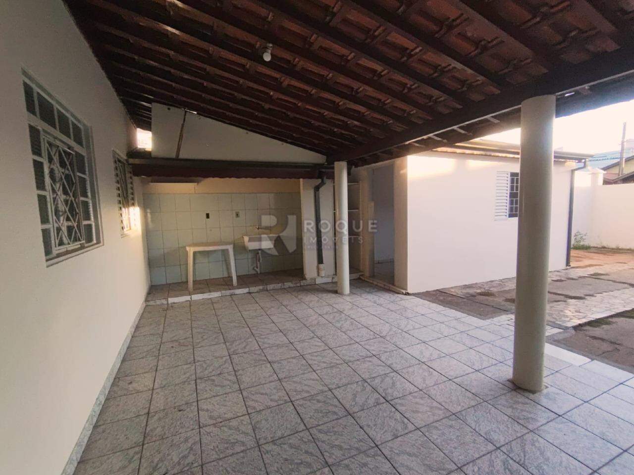 Casa Residencial para aluguel no bairro Jardim Residencial Dona Santina Paroli Peccinini: Garagem
