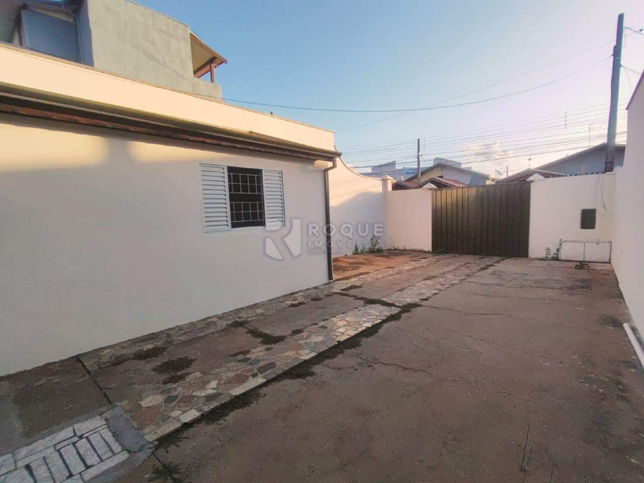 Casa Residencial para aluguel no bairro Jardim Residencial Dona Santina Paroli Peccinini: Quintal
