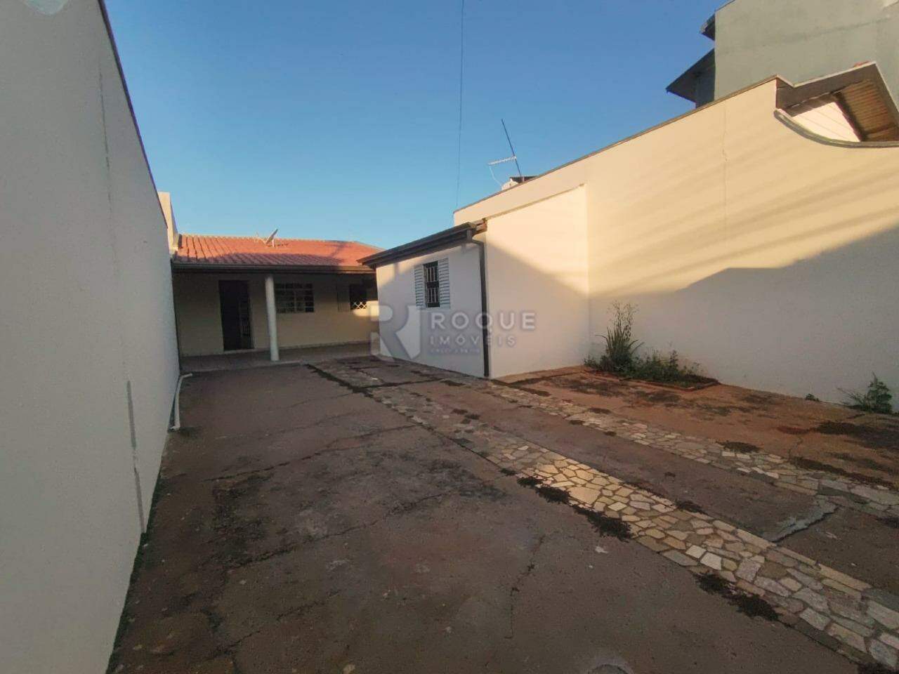 Casa Residencial para aluguel no bairro Jardim Residencial Dona Santina Paroli Peccinini: Quintal