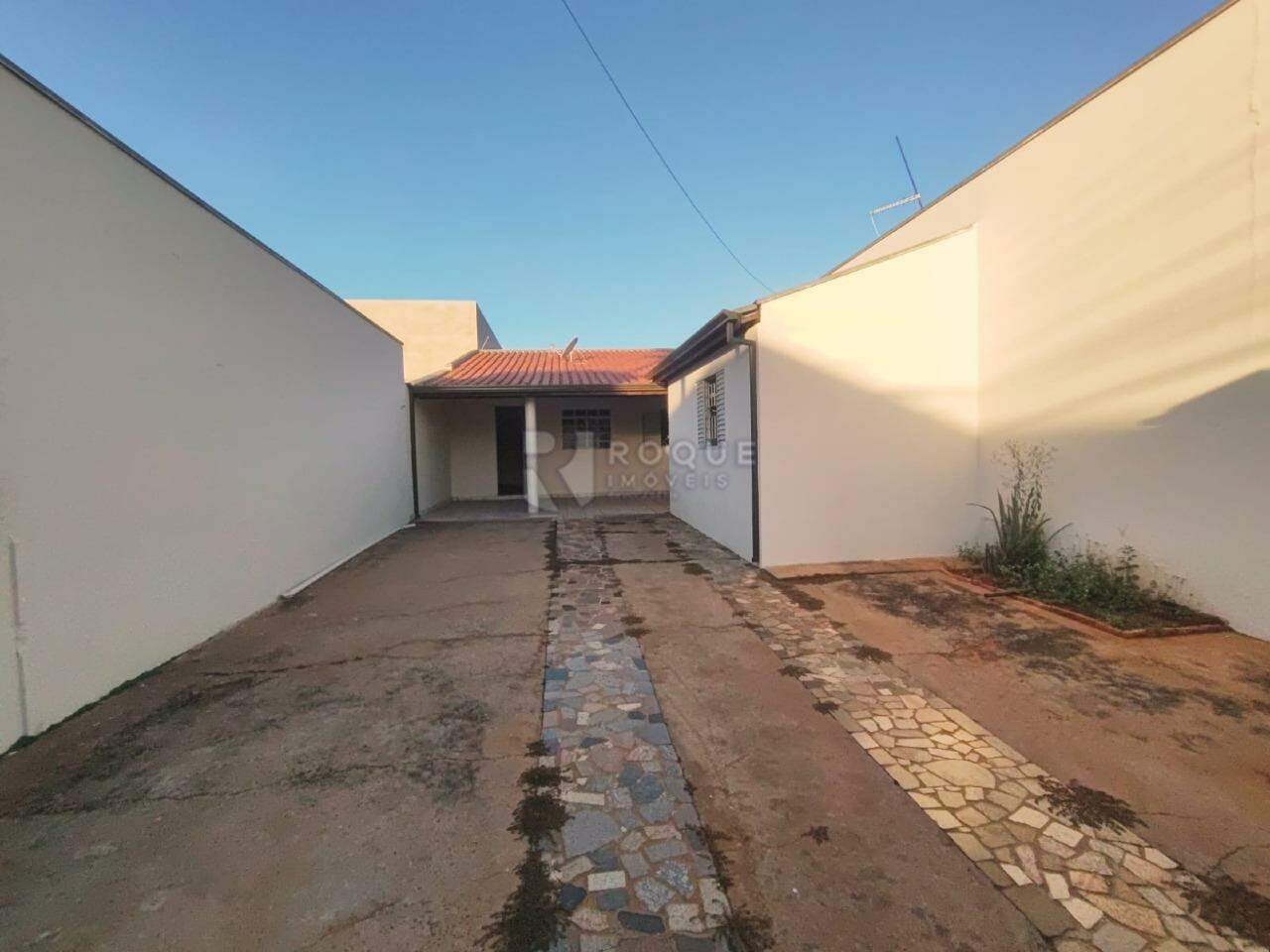 Casa Residencial para aluguel no bairro Jardim Residencial Dona Santina Paroli Peccinini: Quintal