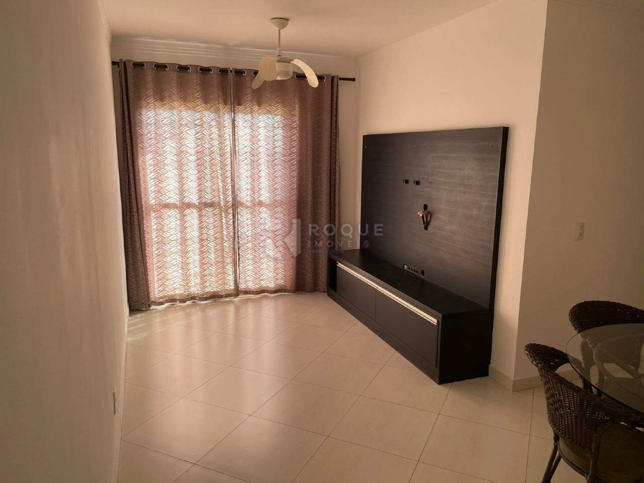 Apartamento para aluguel no bairro Vila Camargo: Sala de estar 