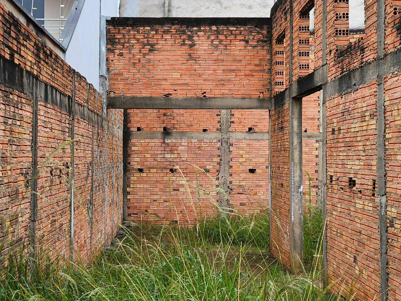 Terreno à venda no bairro Jardim Residencial Village: 