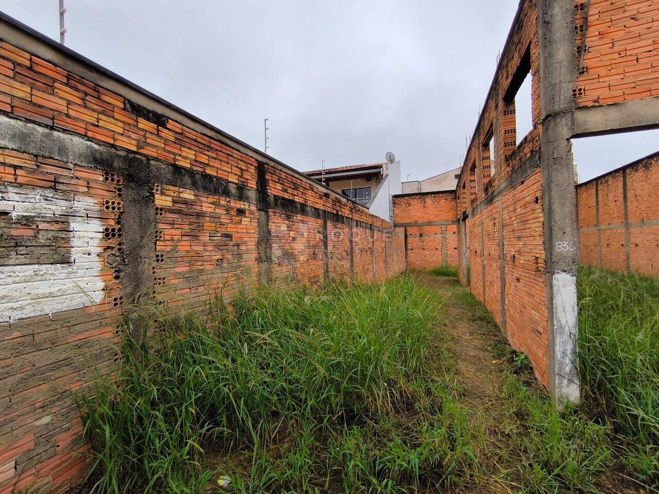 Terreno à venda no bairro Jardim Residencial Village: 