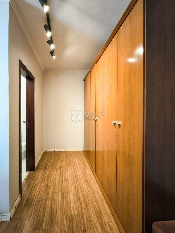Casa Residencial à venda no bairro Jardim Residencial Alto da Graminha: CLOSET