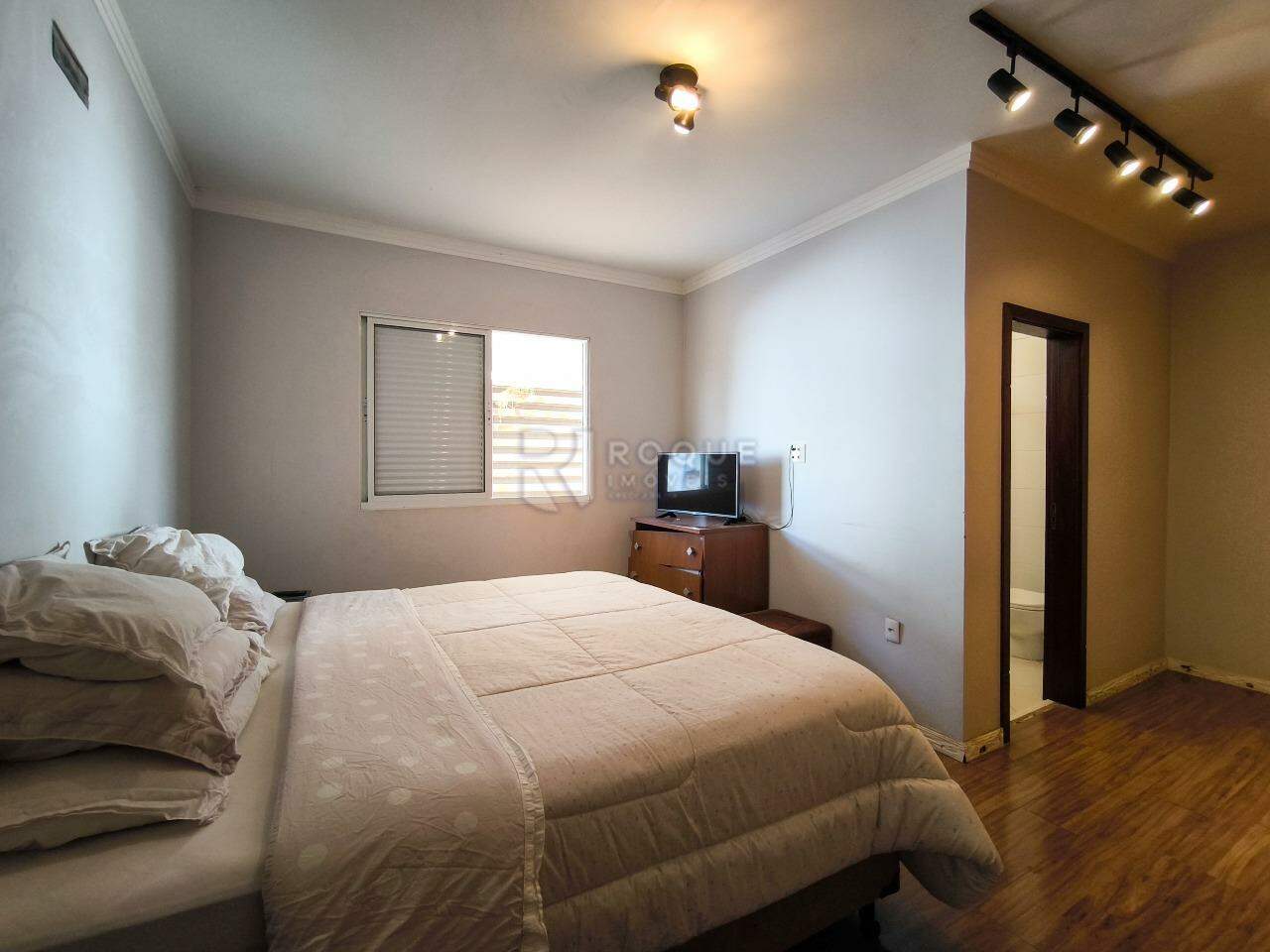 Casa Residencial à venda no bairro Jardim Residencial Alto da Graminha: SUÍTE