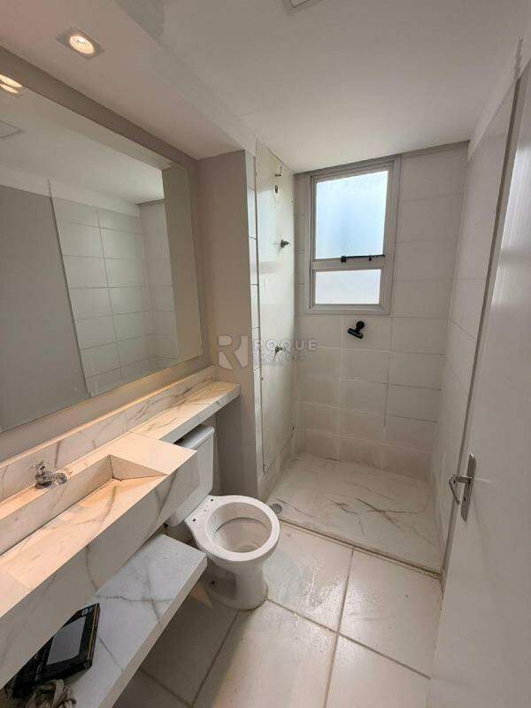 Apartamento à venda no bairro Parque Hippolyto: Banheiro