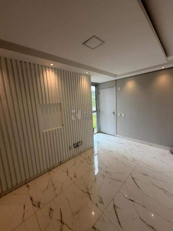 Apartamento à venda no bairro Parque Hippolyto: Sala