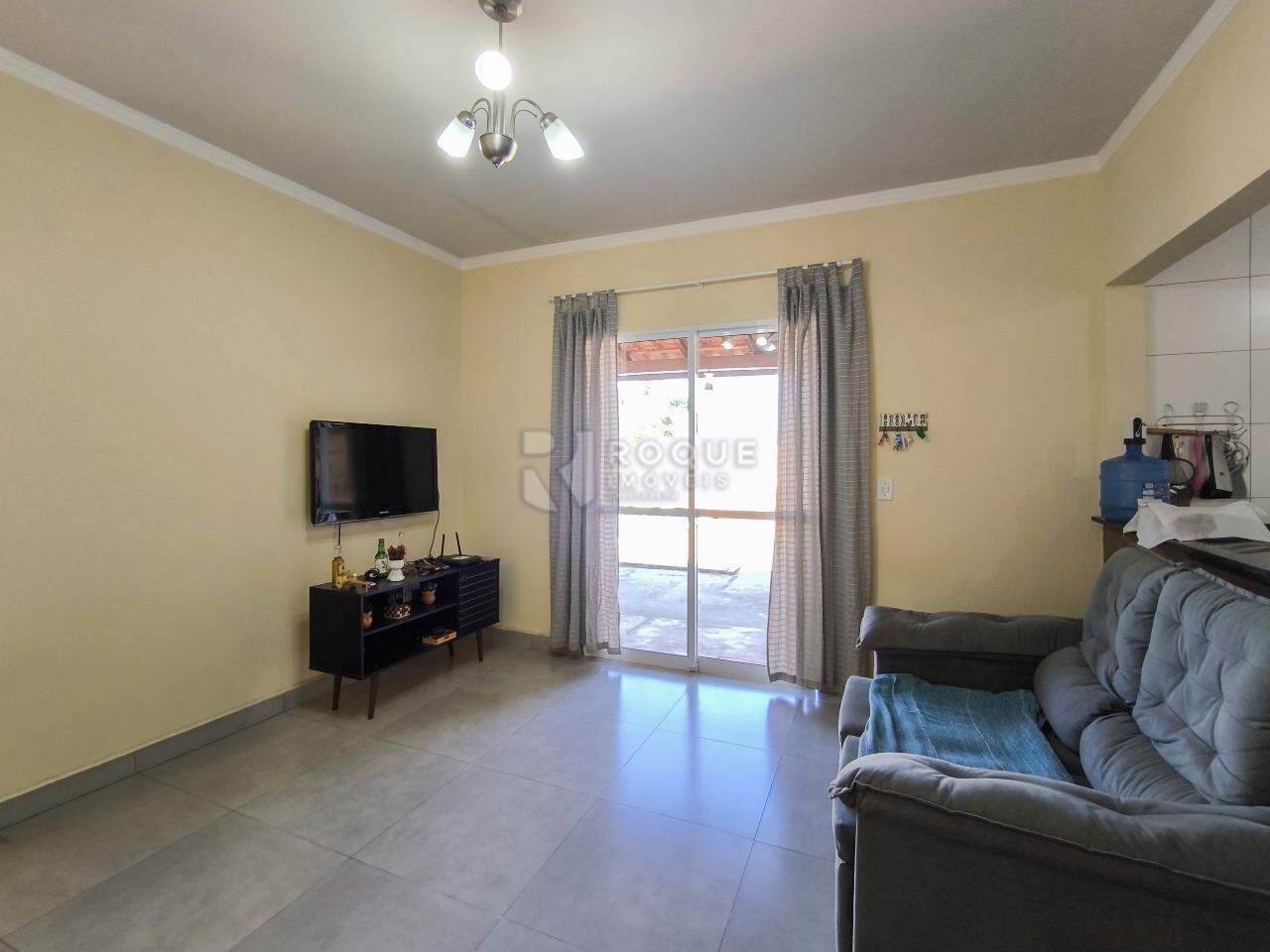 Chácara à venda no bairro Bairro dos Pereiras: SALA DE ESTAR