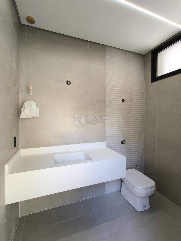 Casa em condomínio à venda no bairro Residencial Jardim dos Ipês: LAVABO