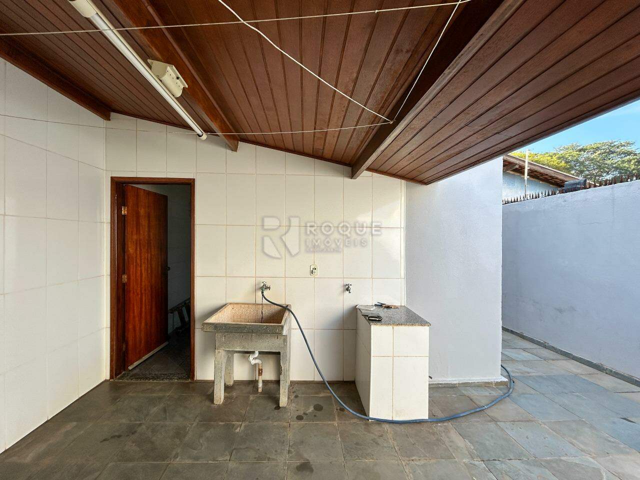 Casa Residencial para aluguel no bairro Jardim Caieira: Área de serviço 