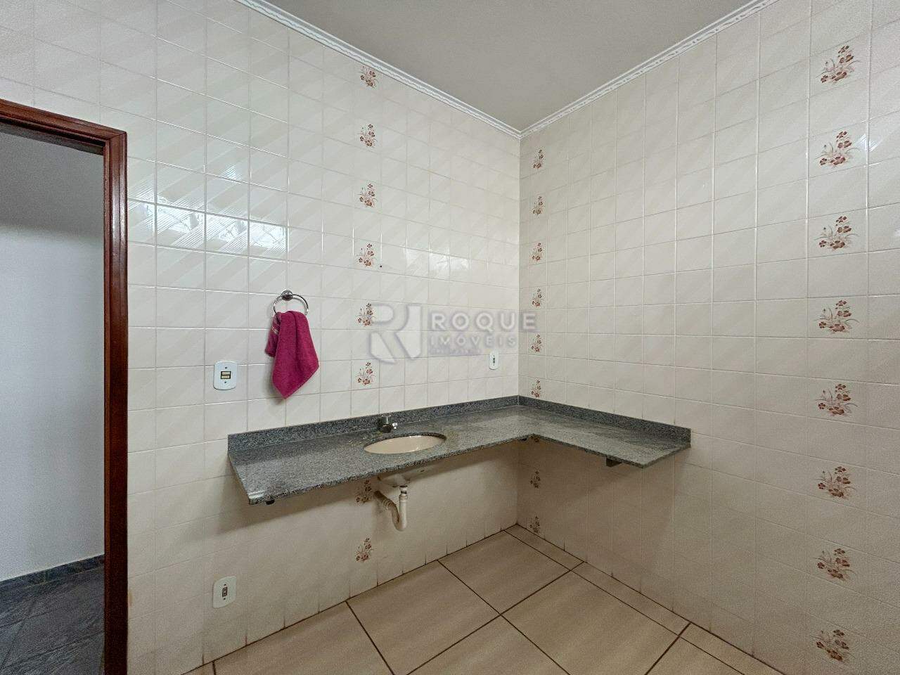 Casa Residencial para aluguel no bairro Jardim Caieira: WC social 