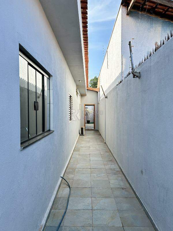 Casa Residencial para aluguel no bairro Jardim Caieira: Corredor 