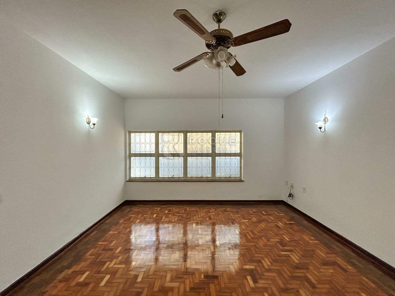 Casa Residencial à venda no bairro Centro: Sala