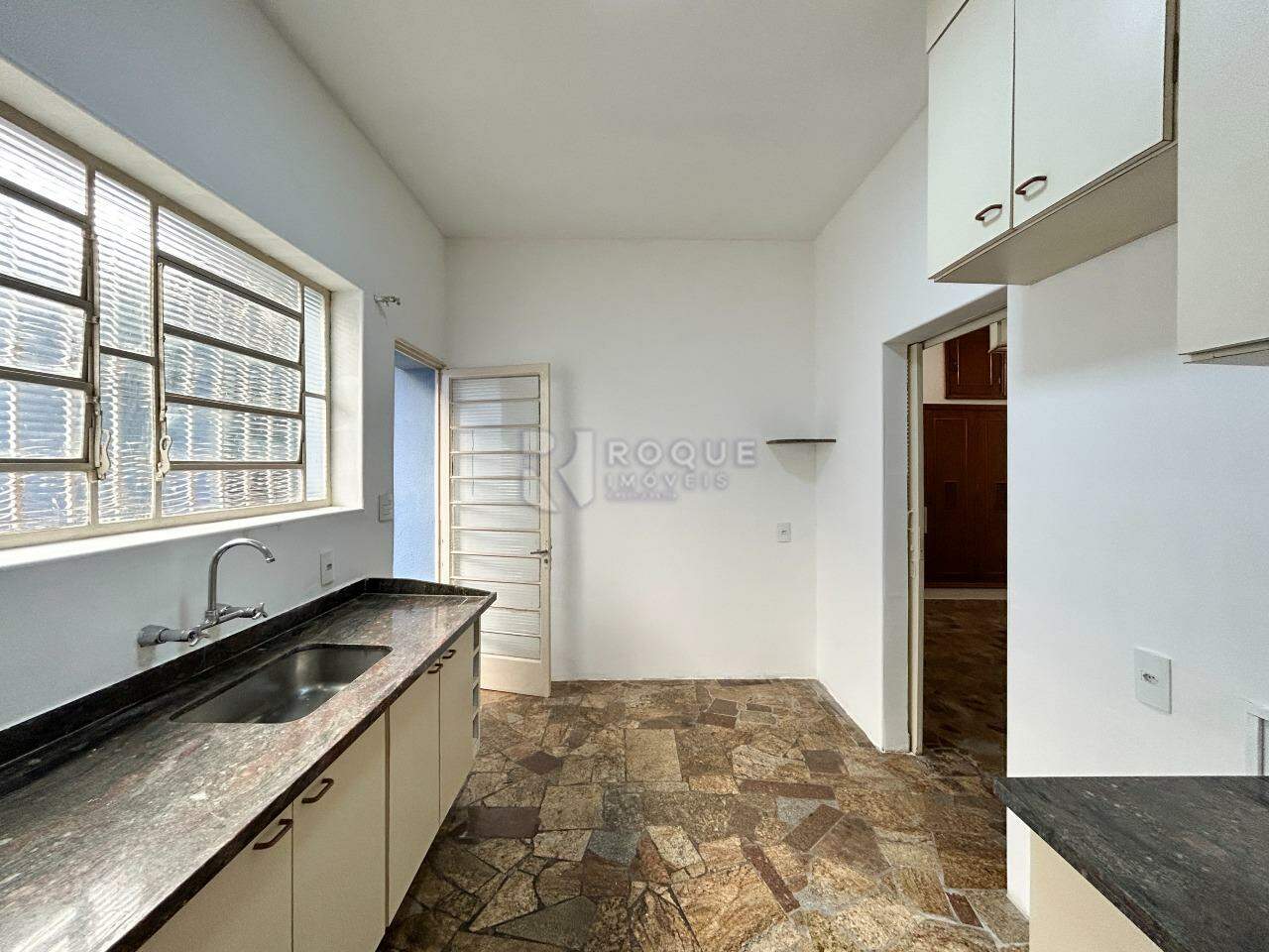 Casa Residencial à venda no bairro Centro: Cozinha