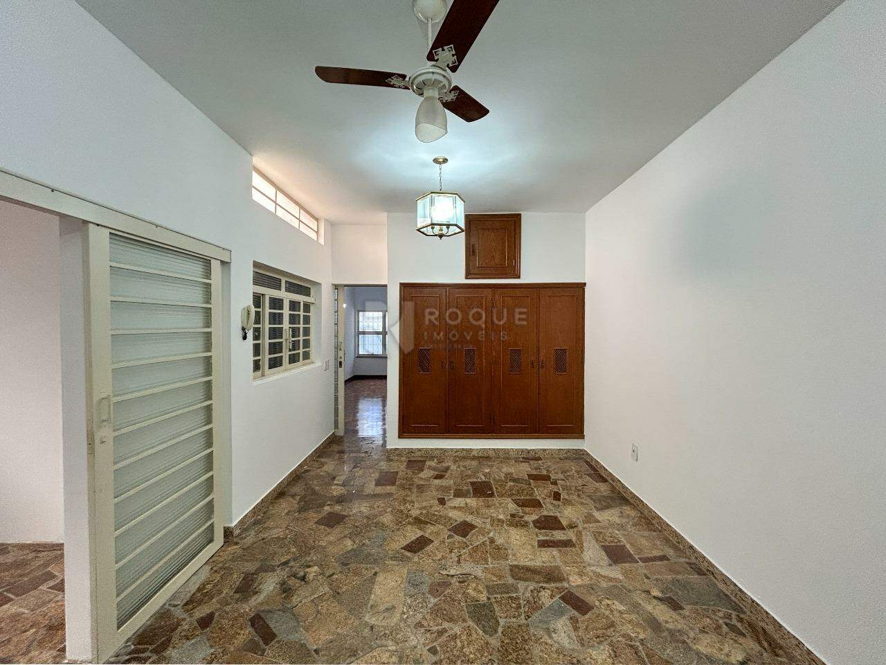 Casa Residencial à venda no bairro Centro: Copa