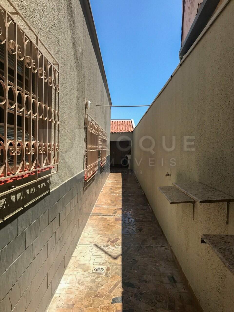 Casa Residencial à venda no bairro Centro: Corredor