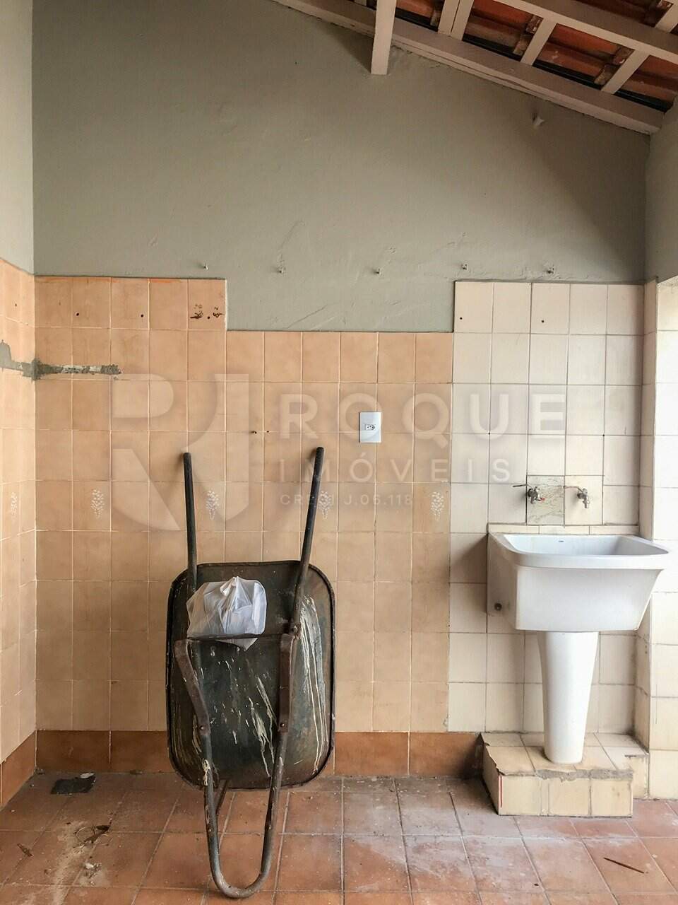 Casa Residencial à venda no bairro Centro: Área de Serviço