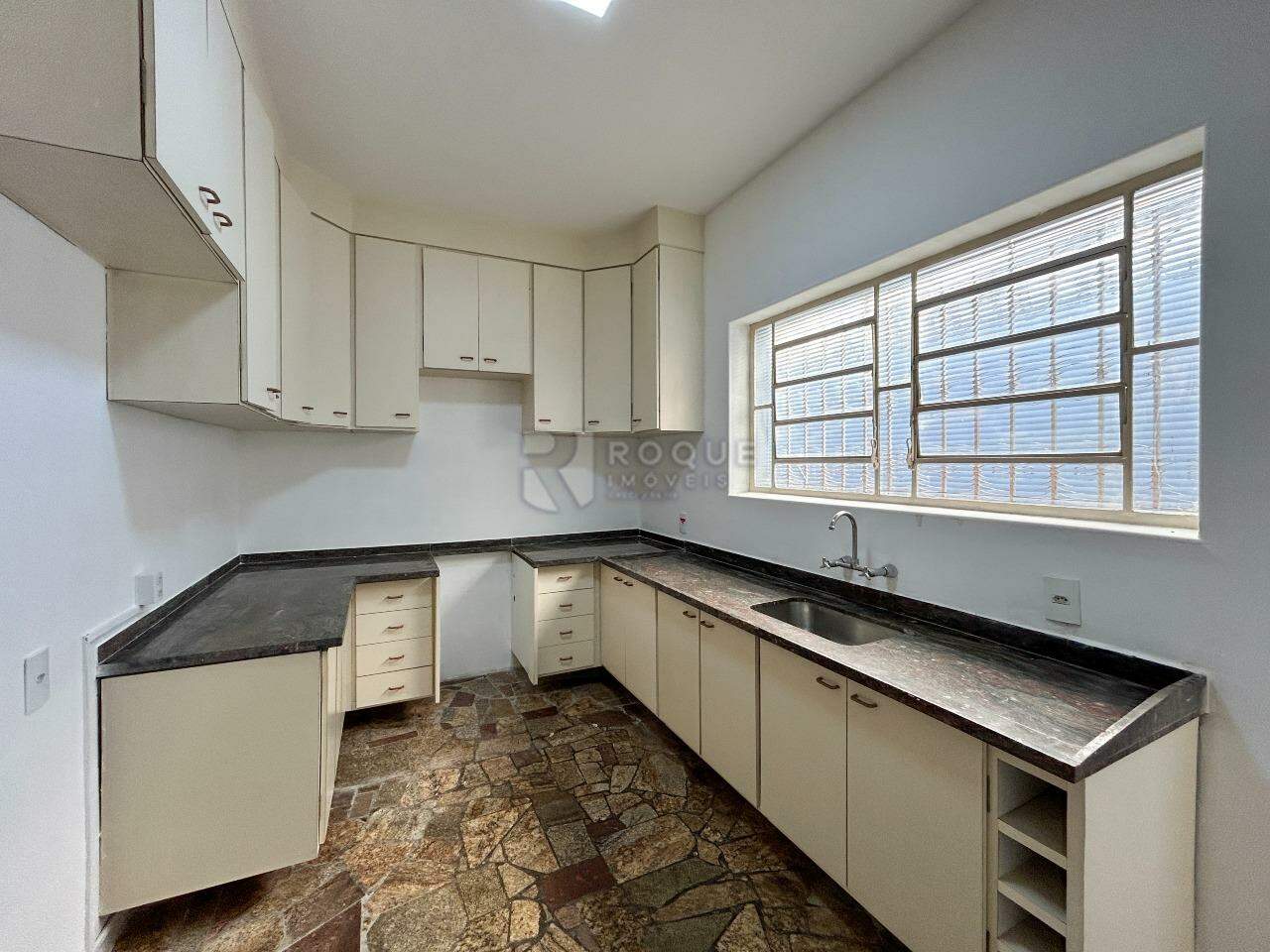 Casa Residencial à venda no bairro Centro: Cozinha