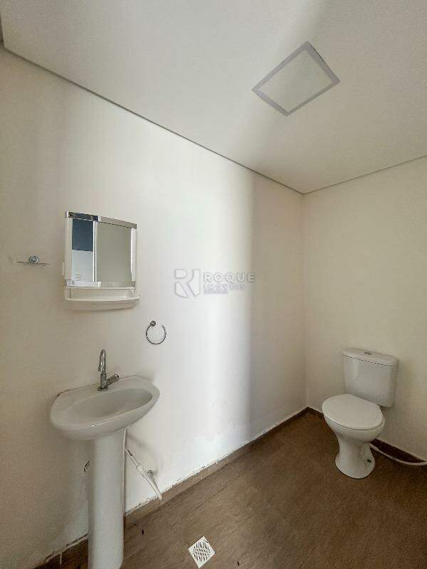 Casa Residencial à venda no bairro Centro: WC Serviço