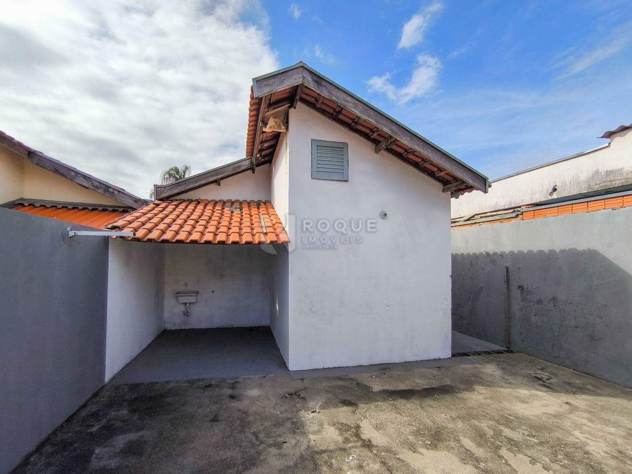 Casa Residencial à venda no bairro Jardim Lagoa Nova: FUNDOS