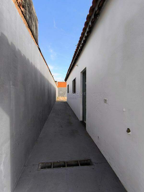 Casa Residencial à venda no bairro Jardim Lagoa Nova: LATERAL EXTERNA